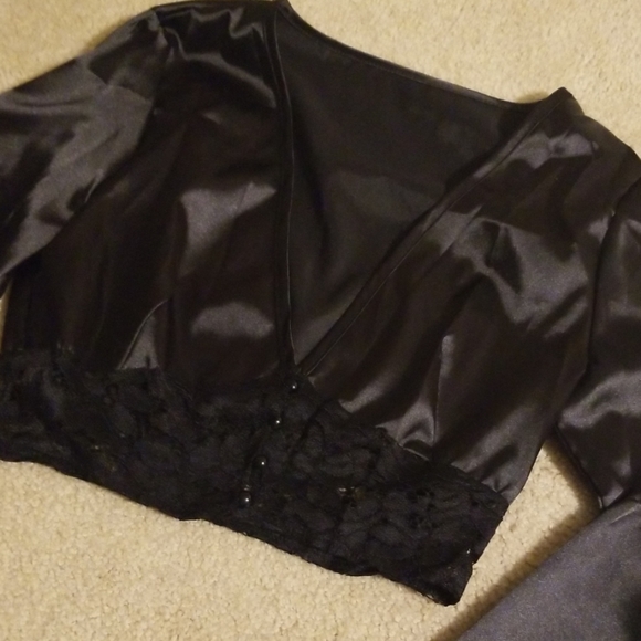 ⭐ Hot & Sexy Black Deep V Long Sleeve Crop Top - Picture 5 of 8